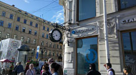 Street clock on Nevsky pr., St. Petersburg. 2017