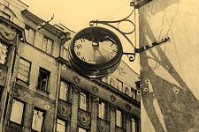 Street clock on Liteiny pr., St. Petersburg. 2017