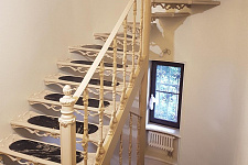 Iron staircase with inserts made of natural stone