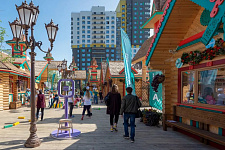 Patinated lights in Moscow, 2020