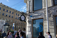 Street clock on Nevsky pr., St. Petersburg. 2017