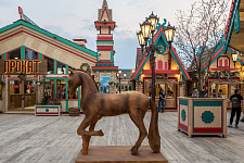 Patinated lights in Moscow, 2020