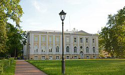 Saint Petersburg, Peterhof, square on Kalininskaya, 2025